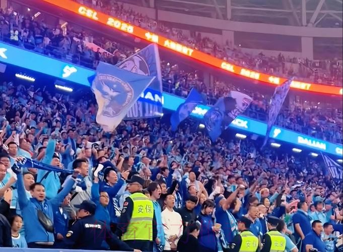 大连召开足球发展座谈会 冀为中国足球献更大力量